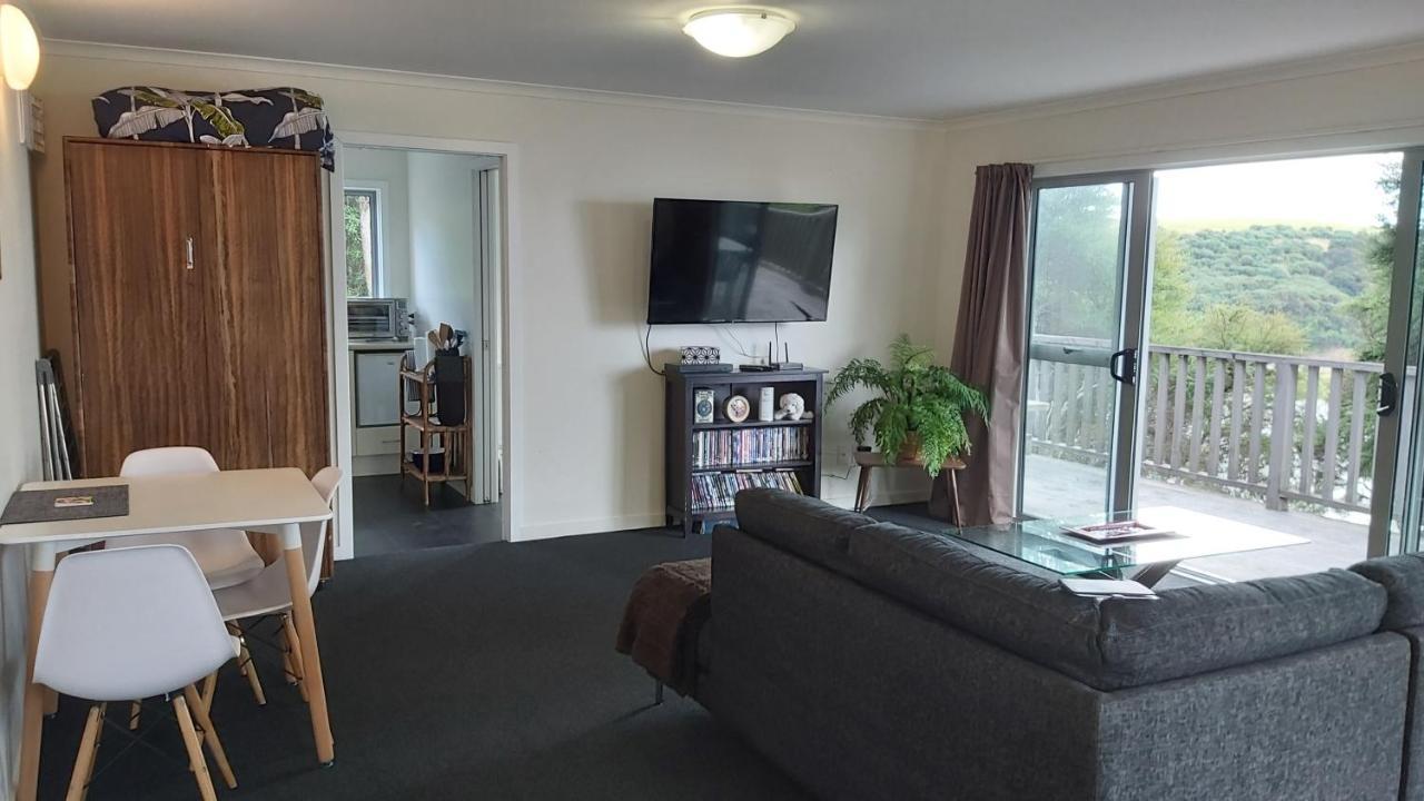 Tree House Apartment Taieri Mouth Exterior photo